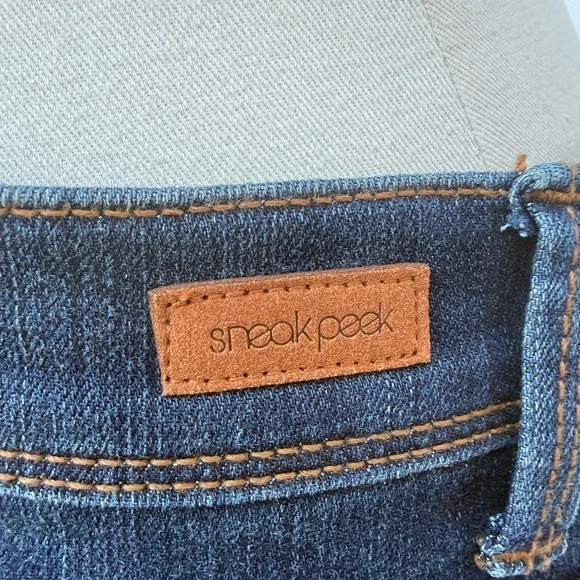 Sneak Peek Sexy Boyfriend High Rise Distressed Cropped Jeans Size 7/Medium - Picture 8 of 12